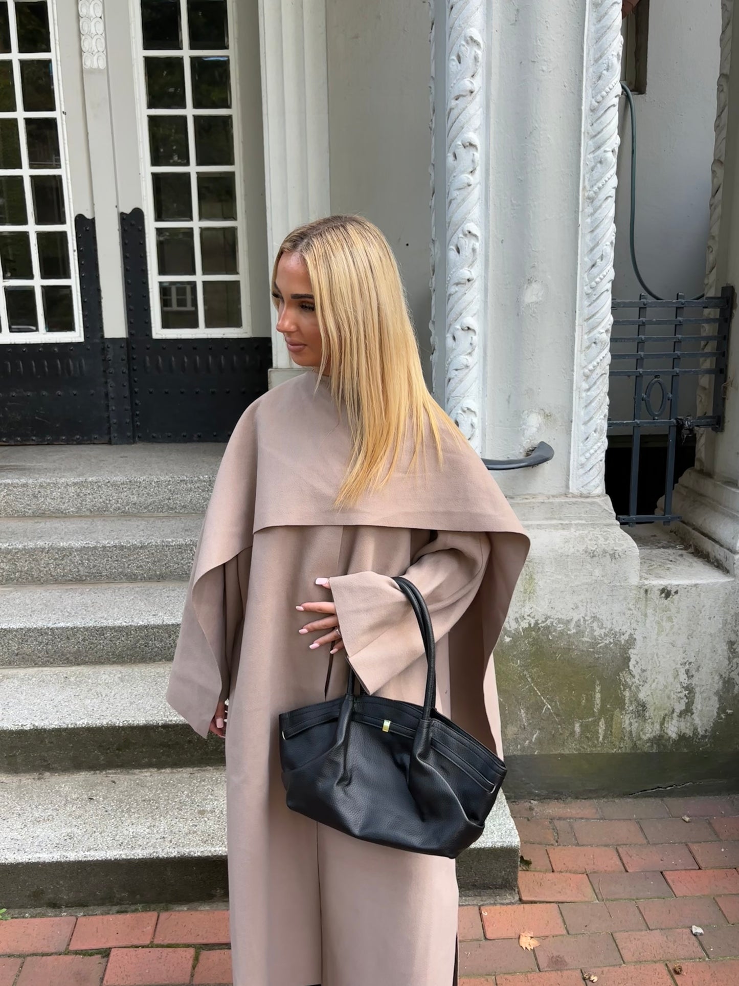 Langer Mantel mit Schal Taupe