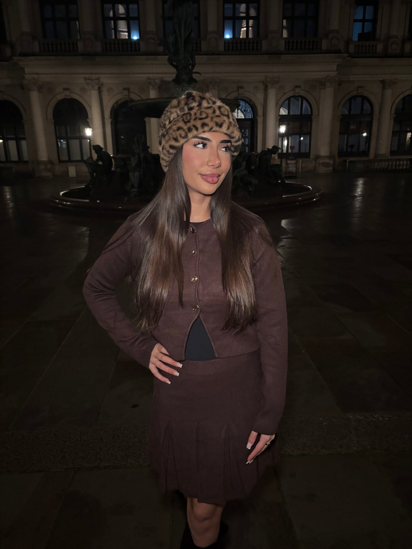 Cardigan mit Goldknöpfen Braun